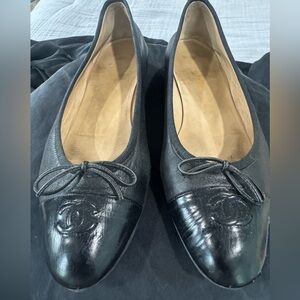 CHANEL Black Leather Flats with Bow Detail